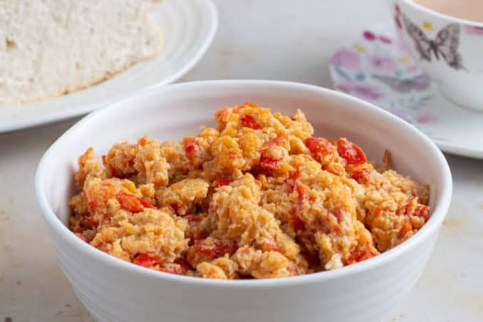 egg sauce served with bread
