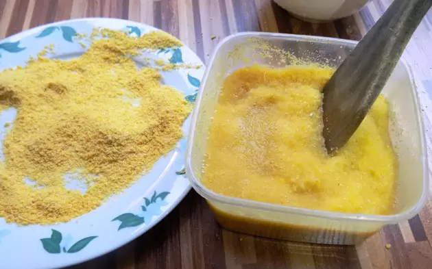 garri being mixed with hot water to make eba